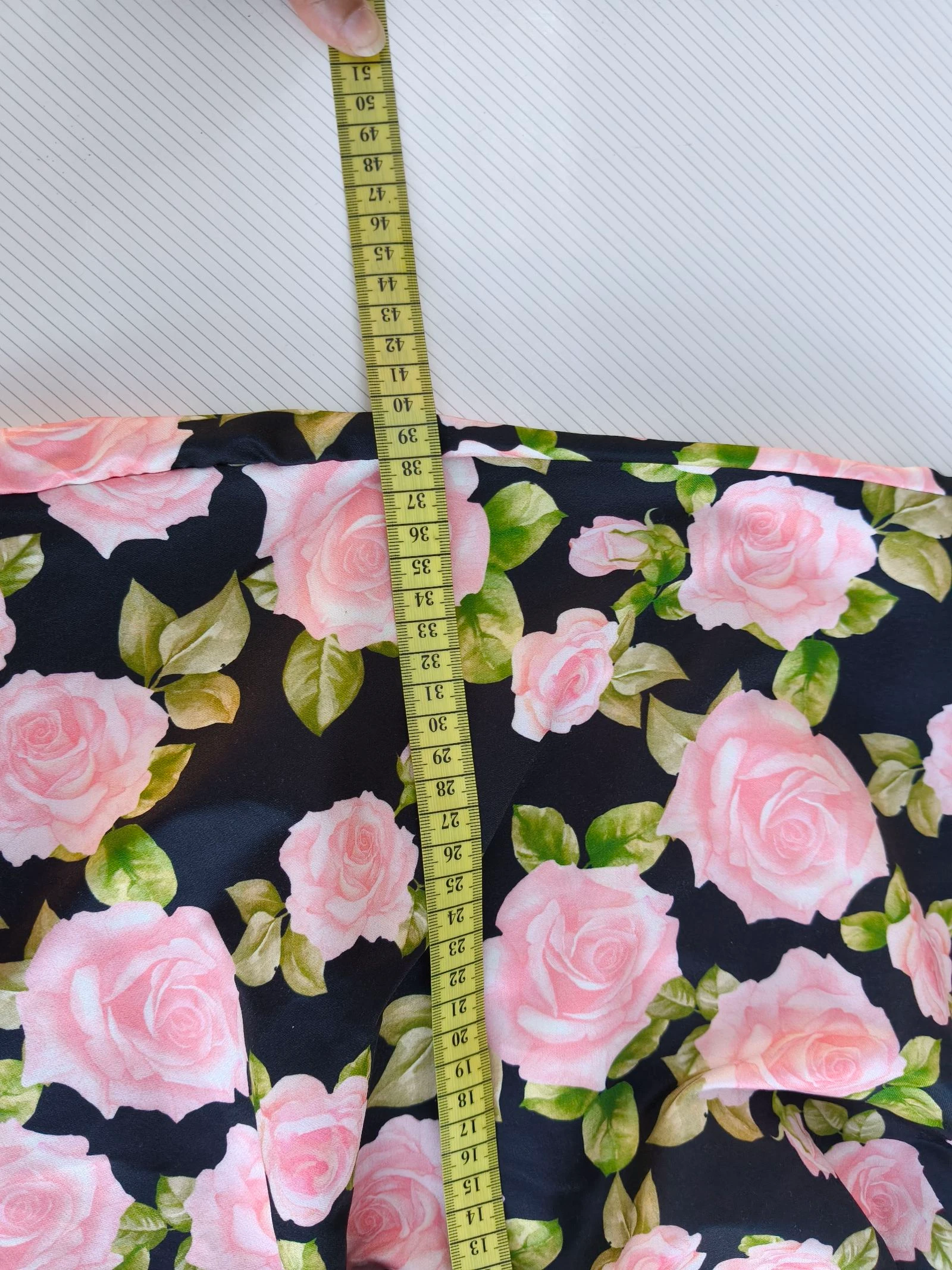 Robe courte fleurie avec manches bouffantes – photo 11